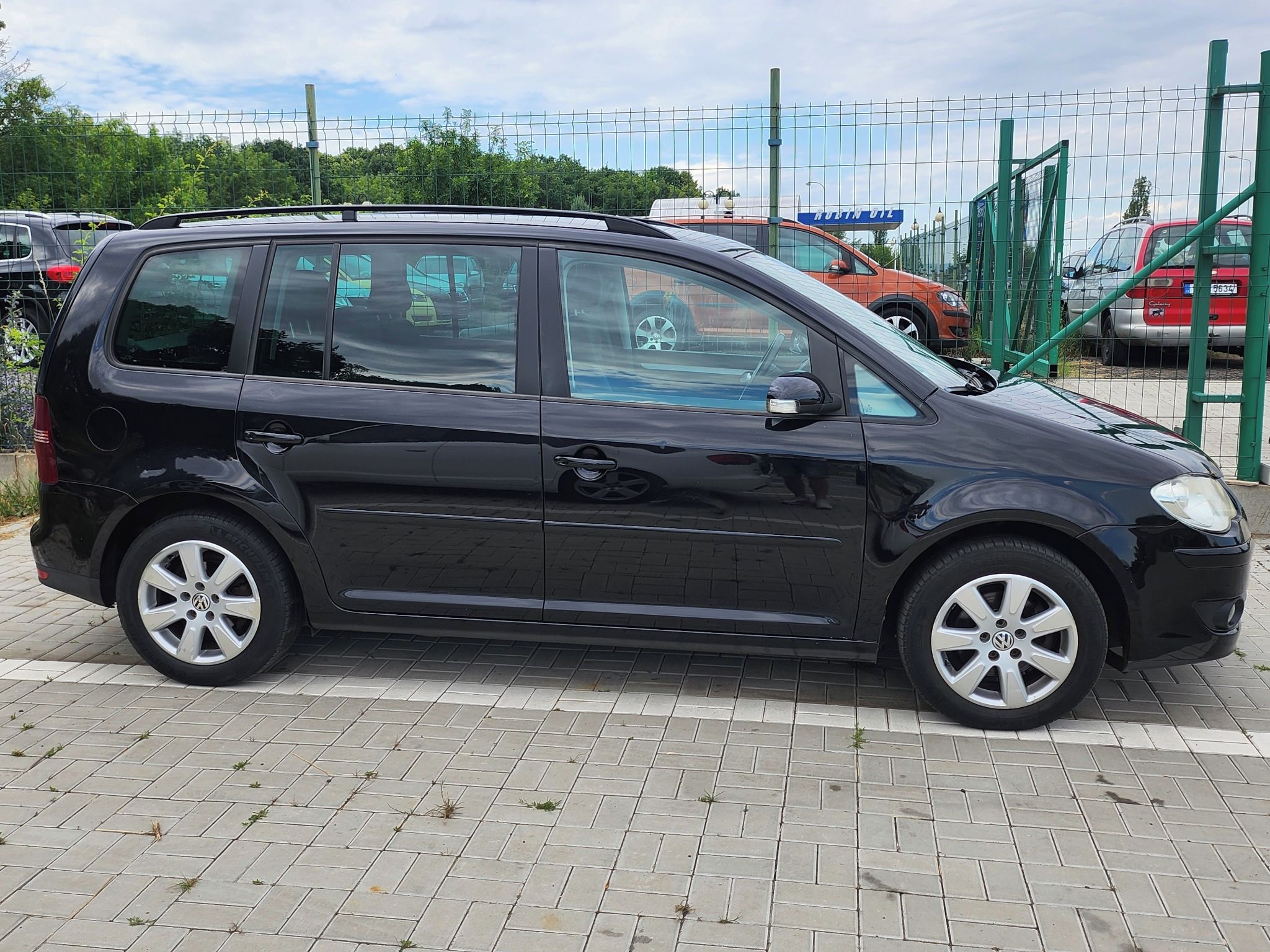 Volkswagen Touran, 7 MÍST - fotka 3