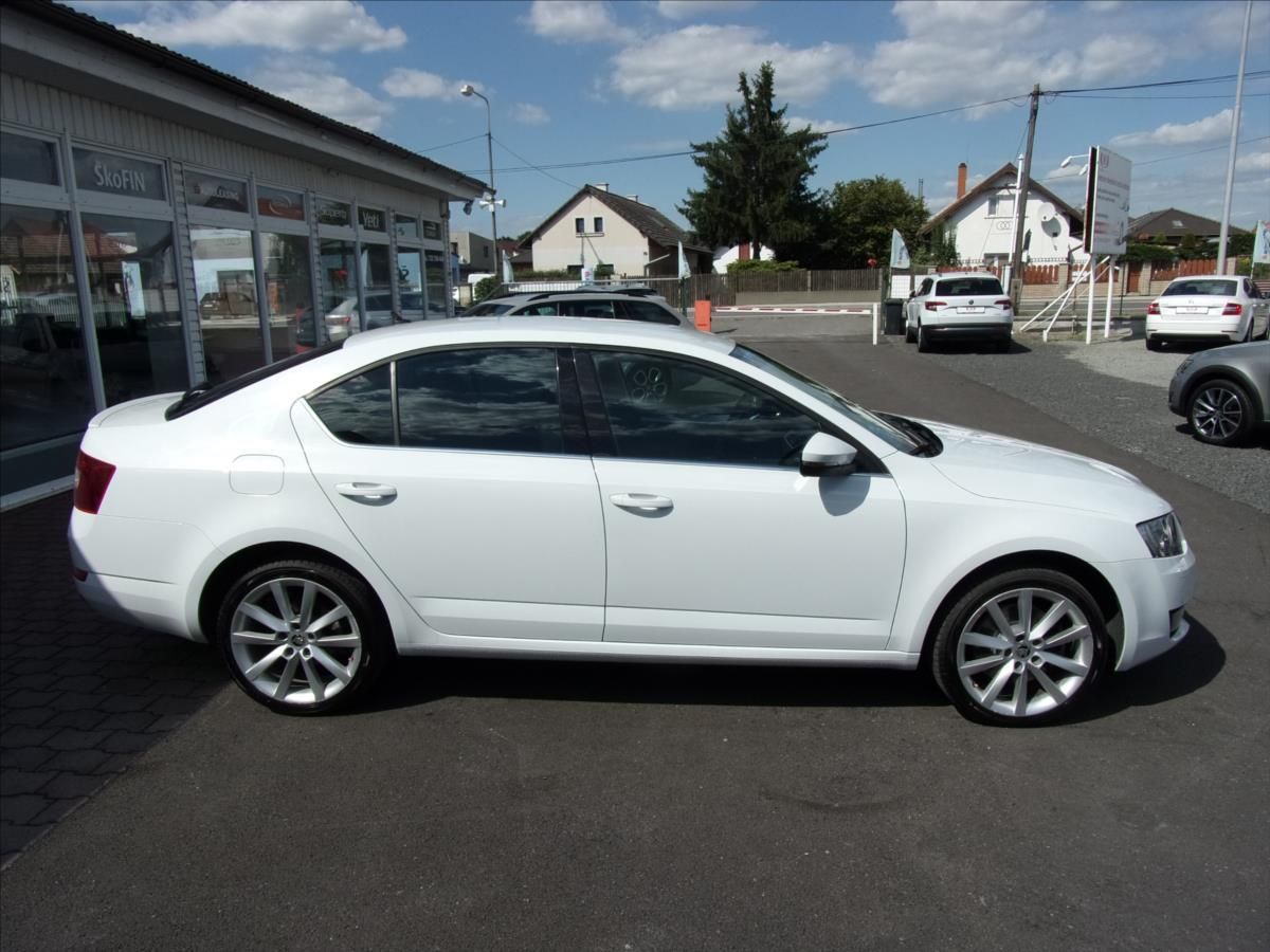 Škoda Octavia, 2,0 TDI DSG Style 4x4 135 kW - fotka 5