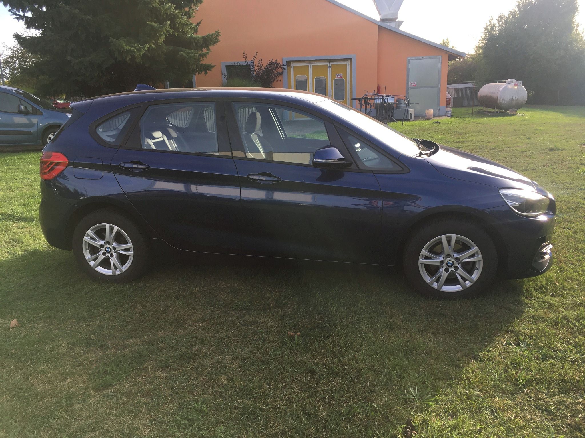 BMW Řada 2, 216i - fotka 2