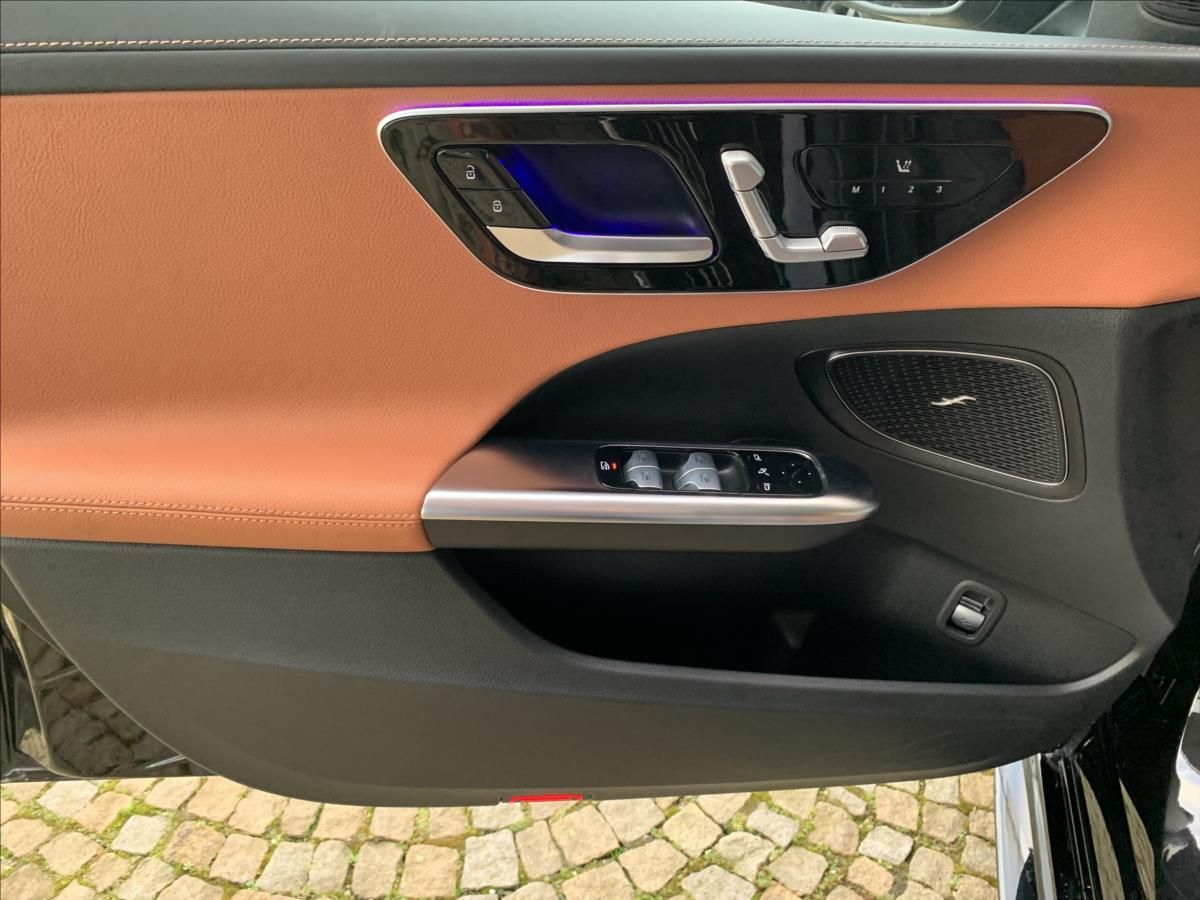 Mercedes-Benz Třídy C, C 220d AMG paket - fotka 6