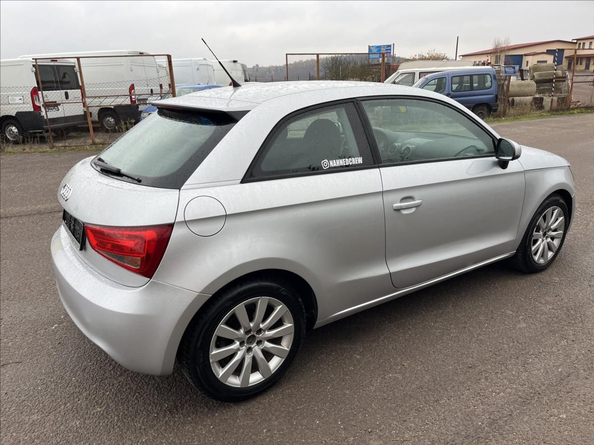 Audi A1, 1,6 TDi KLIMA ROZVODY STK - fotka 5