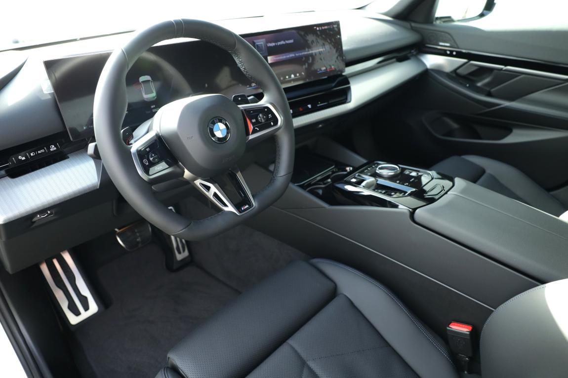 BMW Řada 5, 520d xDrive - fotka 3