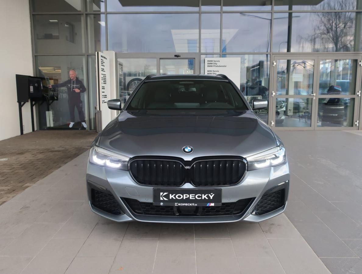 BMW Řada 5, 530d xDrive Touring M Sport - fotka 2