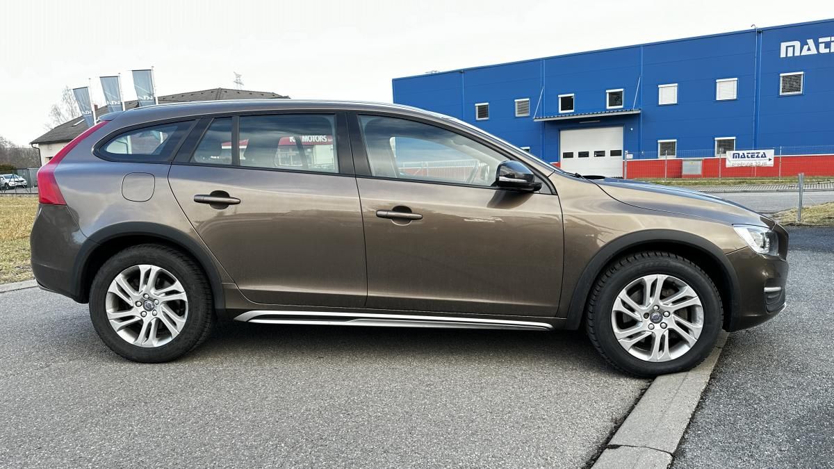 Volvo V60, D4 CROSSCOUNTRY 140KW AUTOMAT - fotka 5