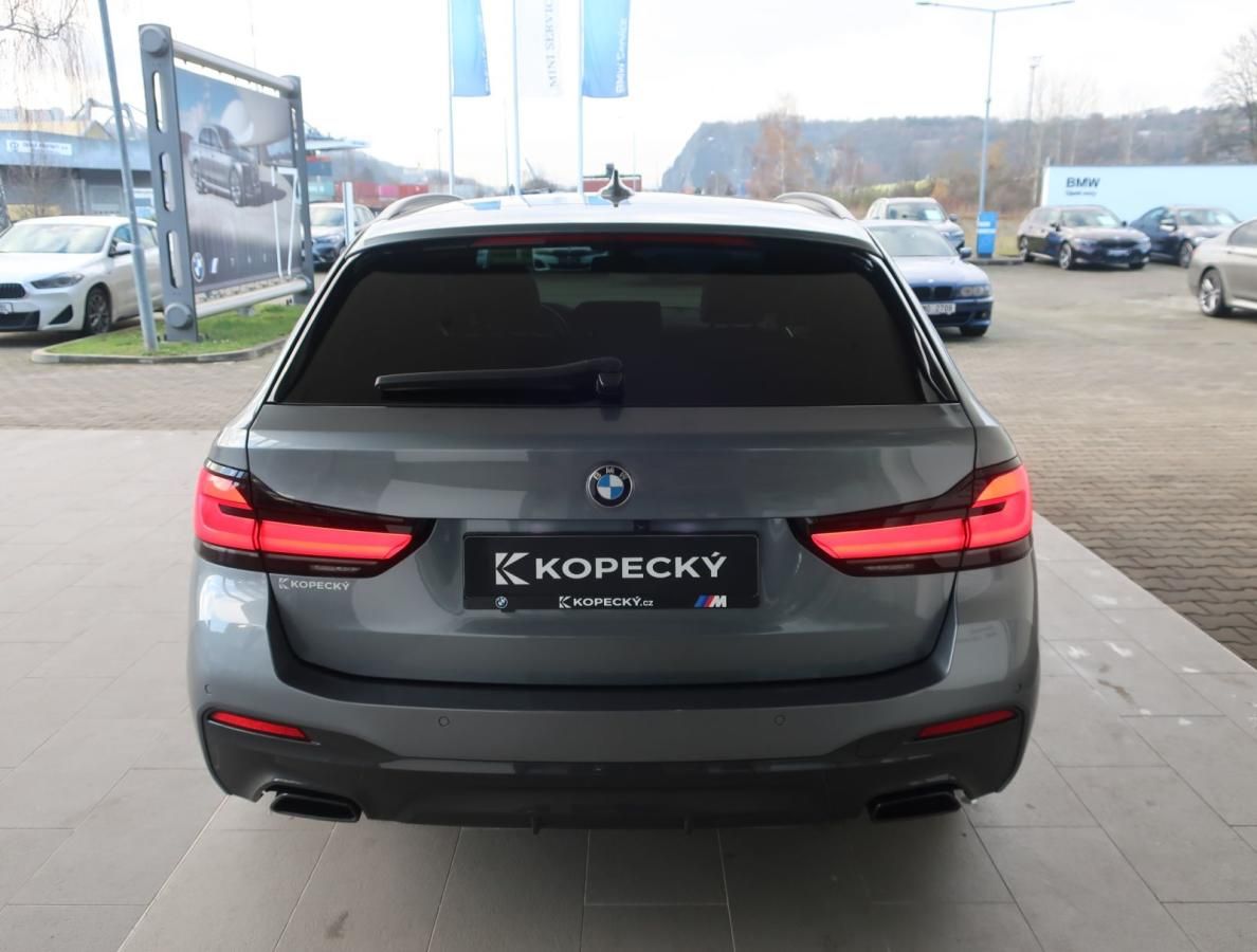 BMW Řada 5, 530d xDrive Touring M Sport - fotka 6