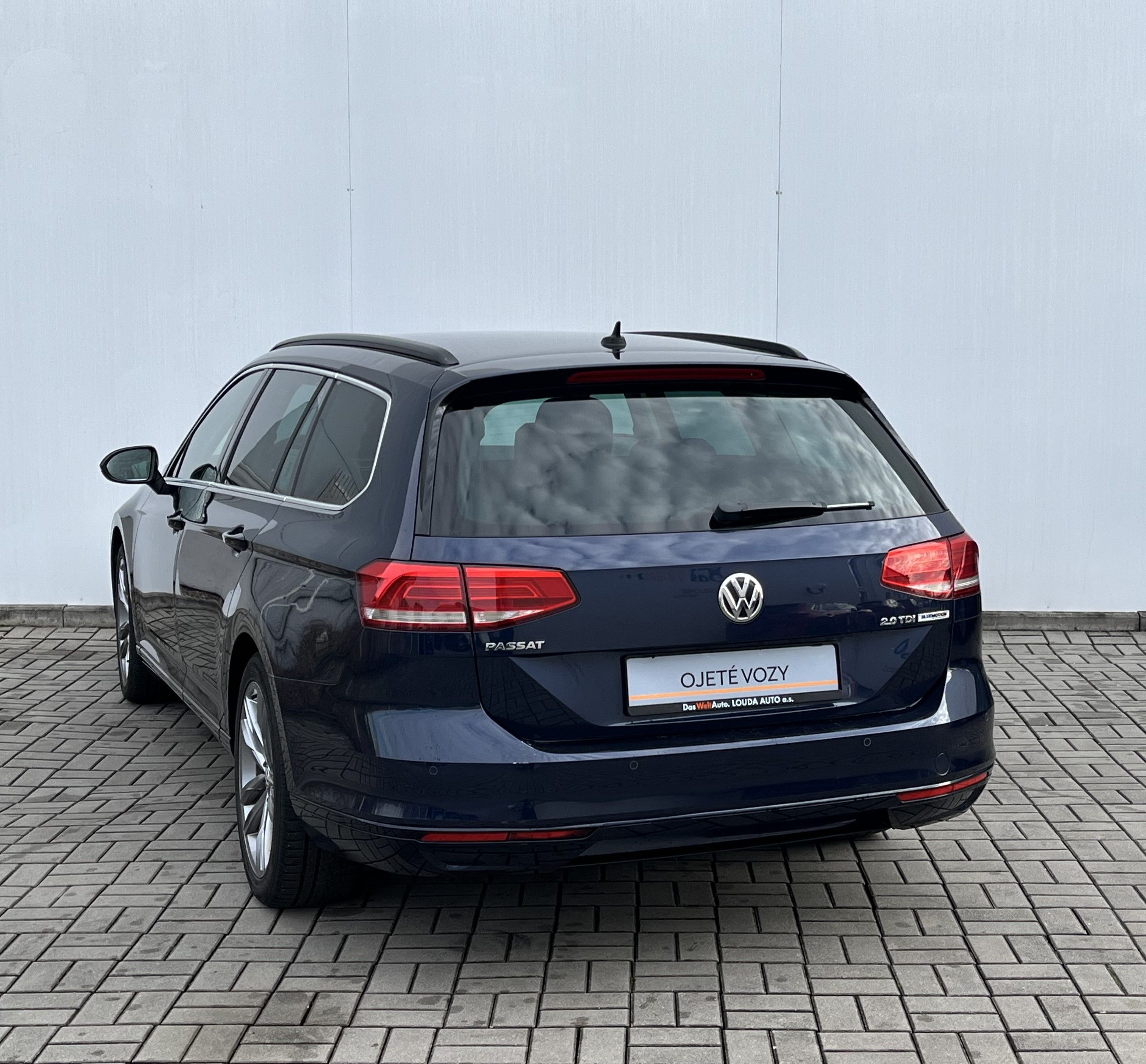 Volkswagen Passat, Comfortline 2.0 TDI 110 kW - fotka 6