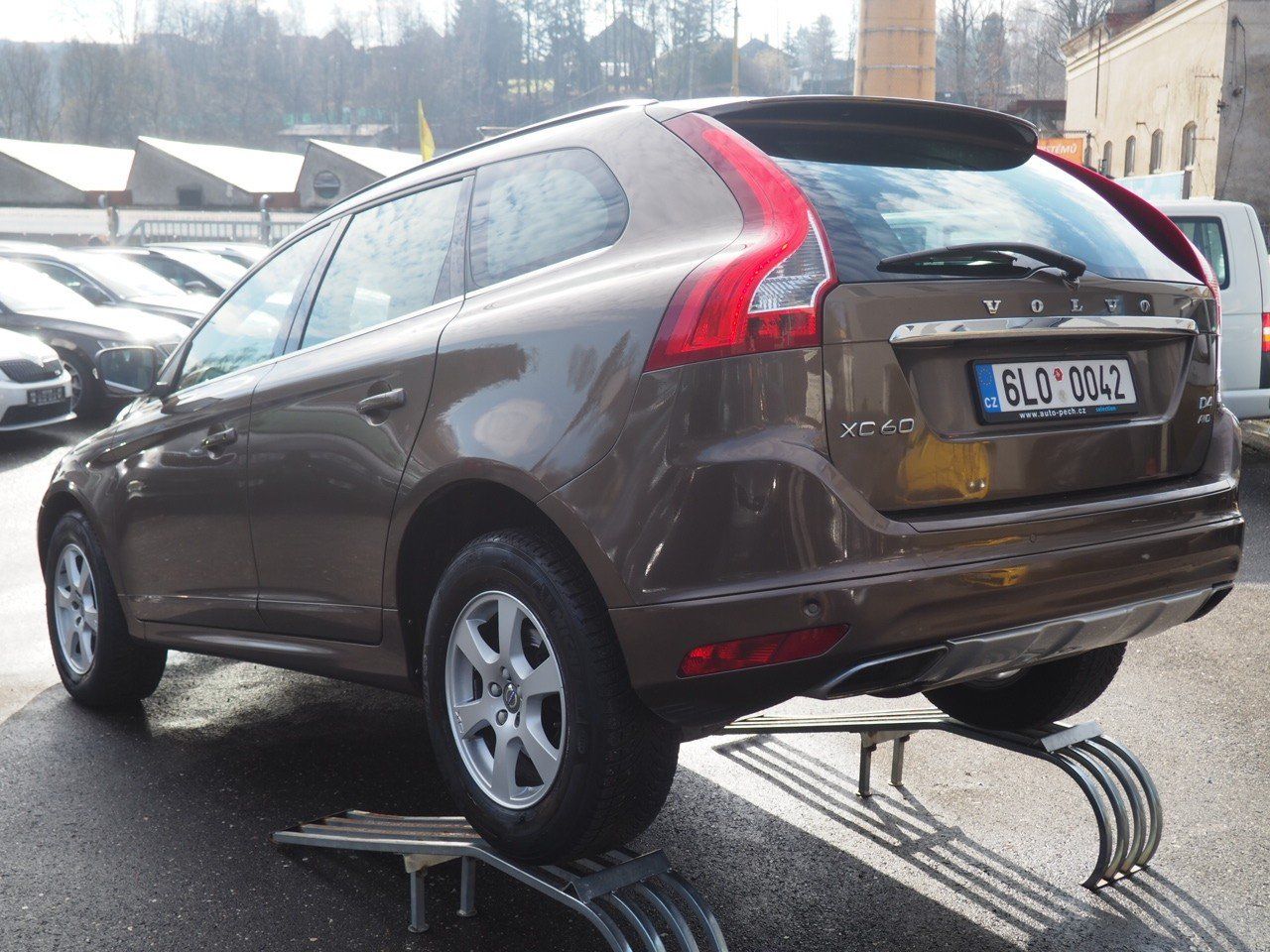 Volvo XC60, 2.4D D4 AWD - fotka 2