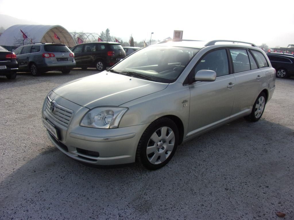 Toyota Avensis, 2,2 D-4D - fotka 2