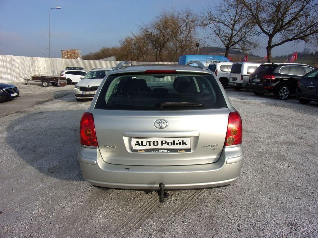 Toyota Avensis, 2,2 D-4D - fotka 5
