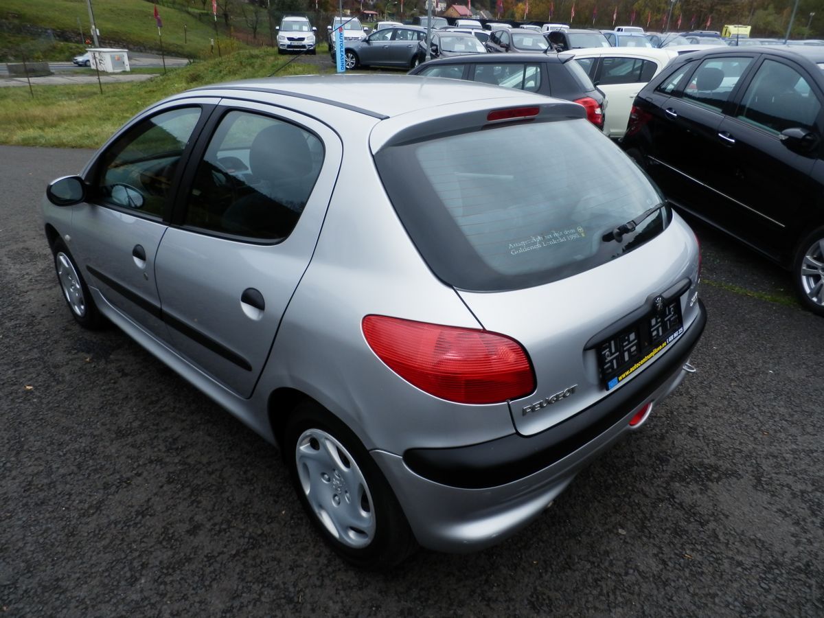 Peugeot 206, 1,6 65KW KLIMA - fotka 6