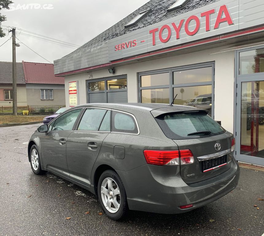 Toyota Avensis, fotka 3