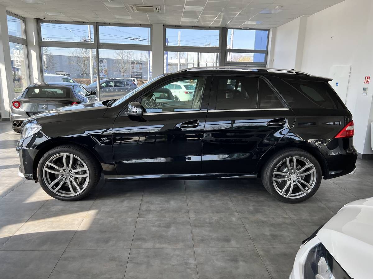 Mercedes-Benz Třídy M, ML 63 AMG V8 BITURBO 4-MATIC - fotka 4