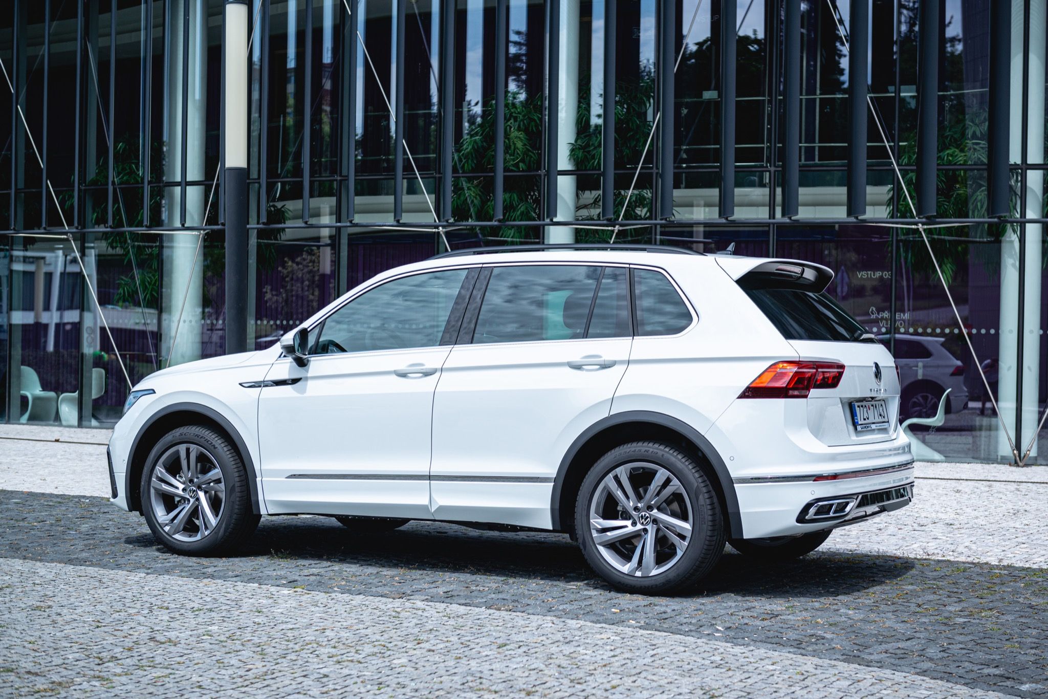 Volkswagen Tiguan, R-Line 2,0 TDI 110 kW 4M 7DSG - fotka 3