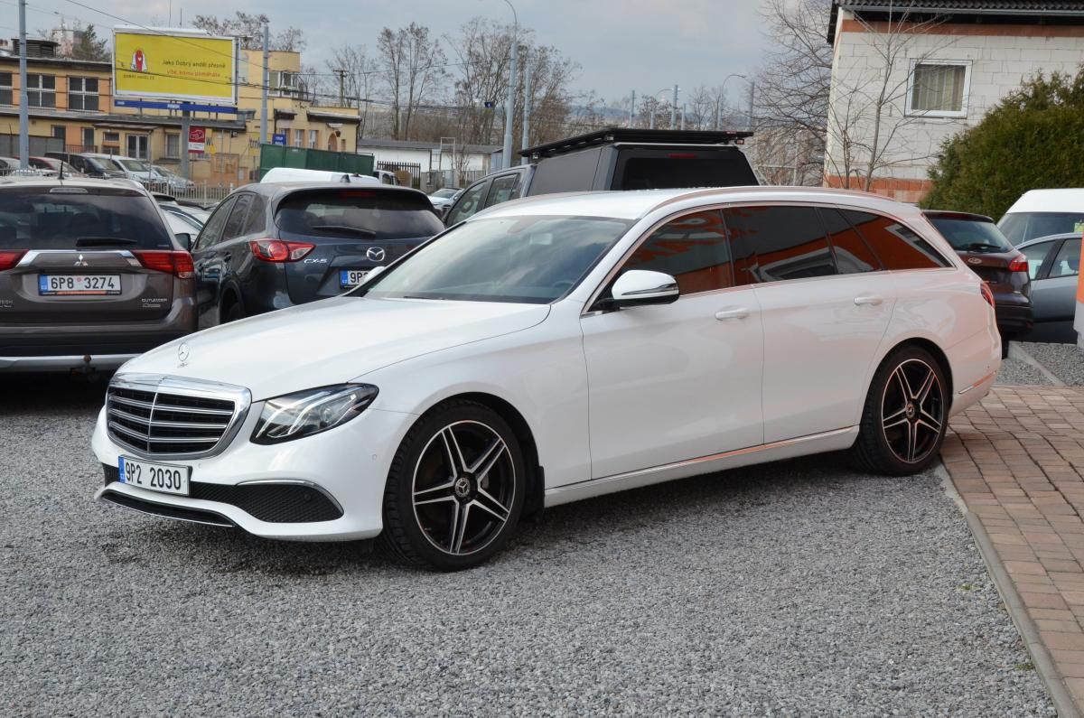 Mercedes-Benz Třídy E, E 220d 143kW AT /LED/ NEZ.TOP. - fotka 3