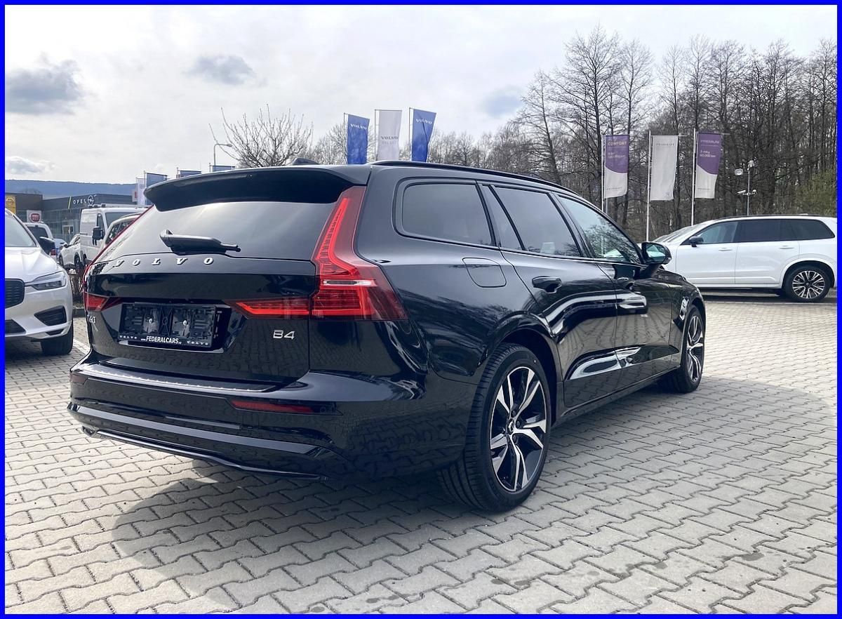 Volvo V60, B4 FWD edice DARK 210Ps - fotka 5