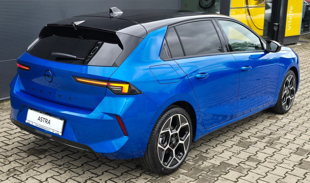 Opel Astra, 5DR ULTIMATE 1.2 TURBO - fotka 5