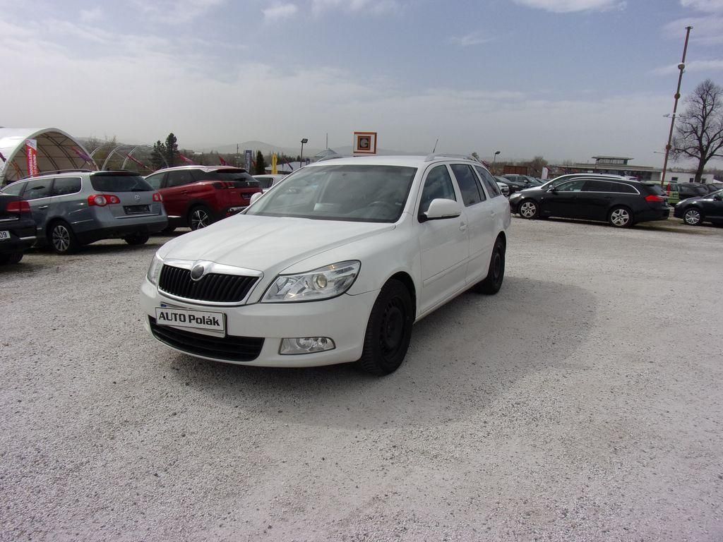 Škoda Octavia, 1.6 TDI CR DPF Active Combi - fotka 2