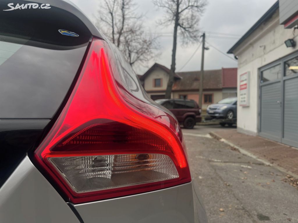 Volvo V40, fotka 36