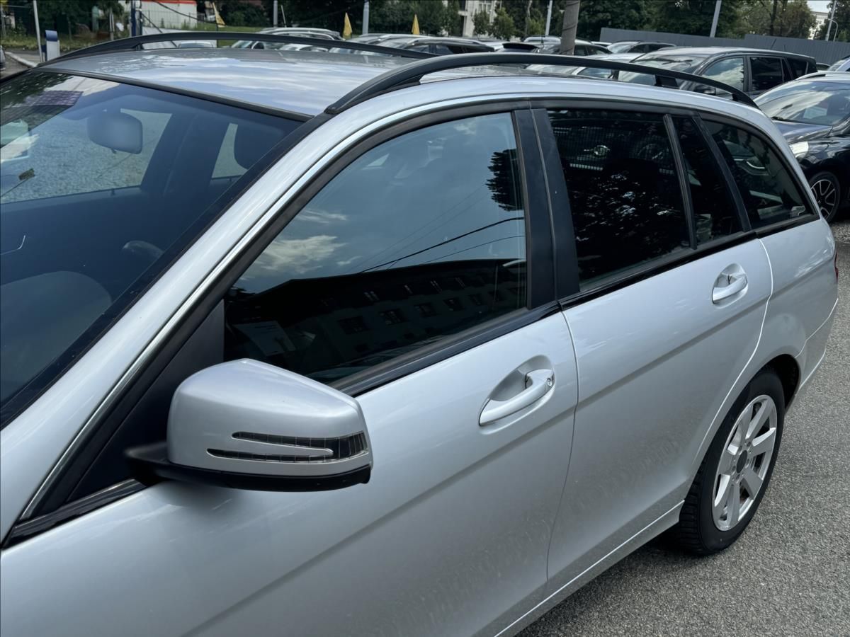 Mercedes-Benz Třídy C, 2,2 BEZ KOROZE +TOP !! - fotka 4