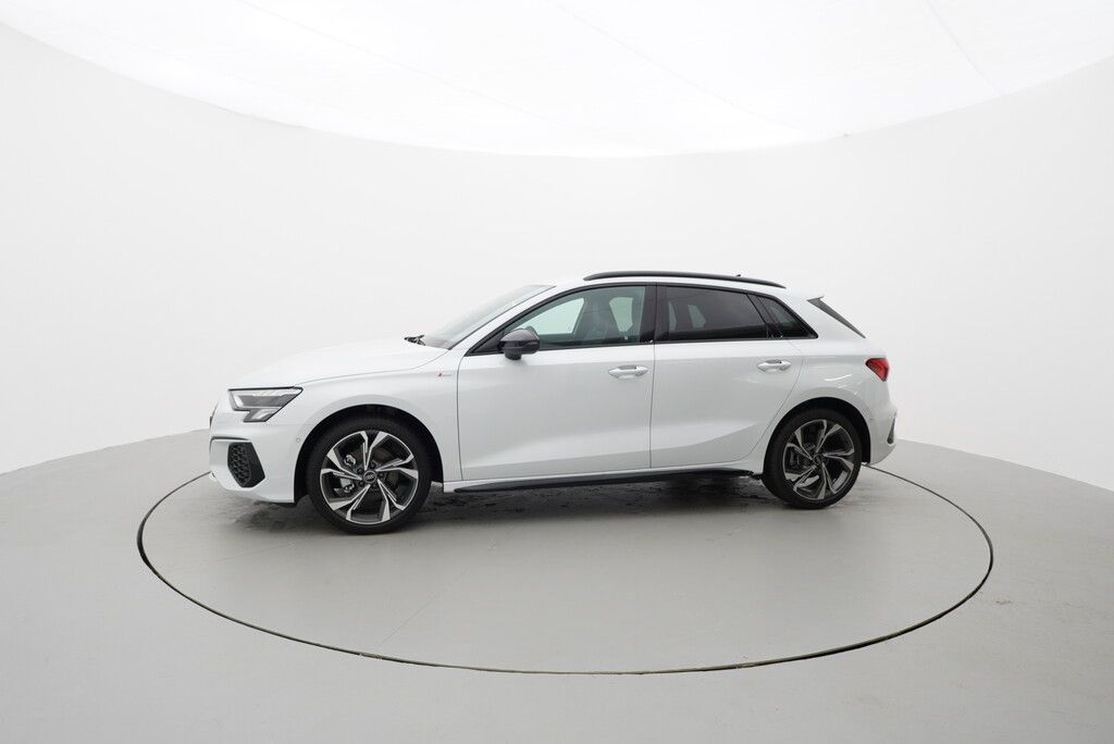 Audi A3, S-Line 1.5 FSI 110 kW - fotka 2