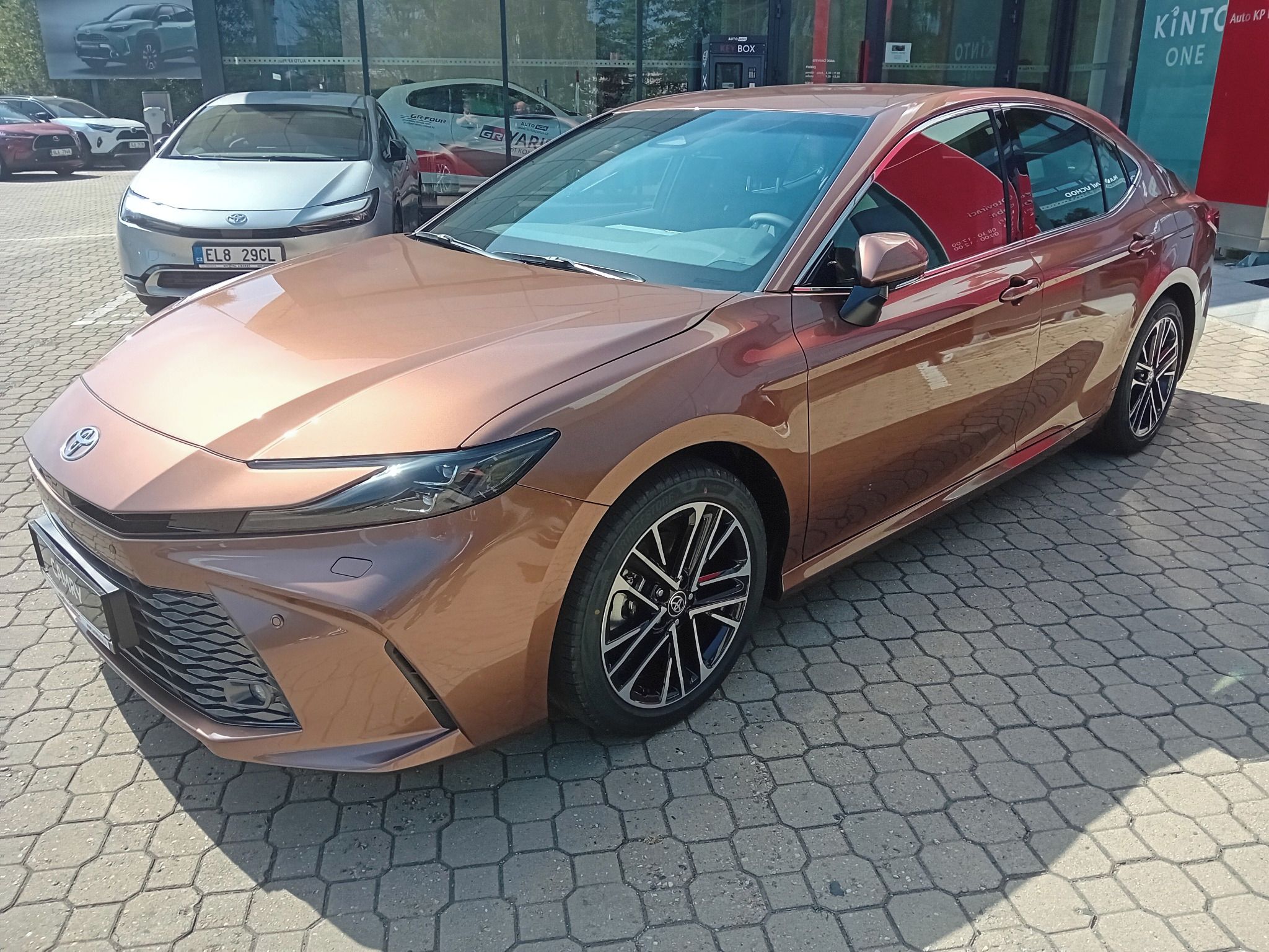 Toyota Camry, 2,5 HEV 230 k Prestige - fotka 2