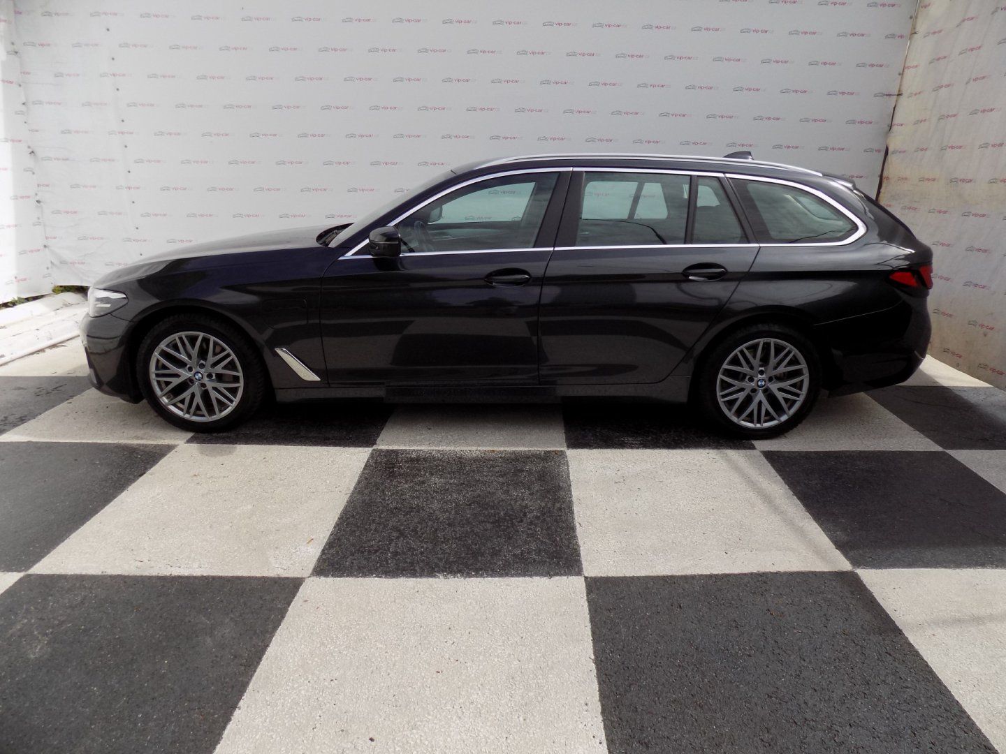 BMW Řada 5, 530e/xDrive/Full-LED/DPH/ - fotka 2