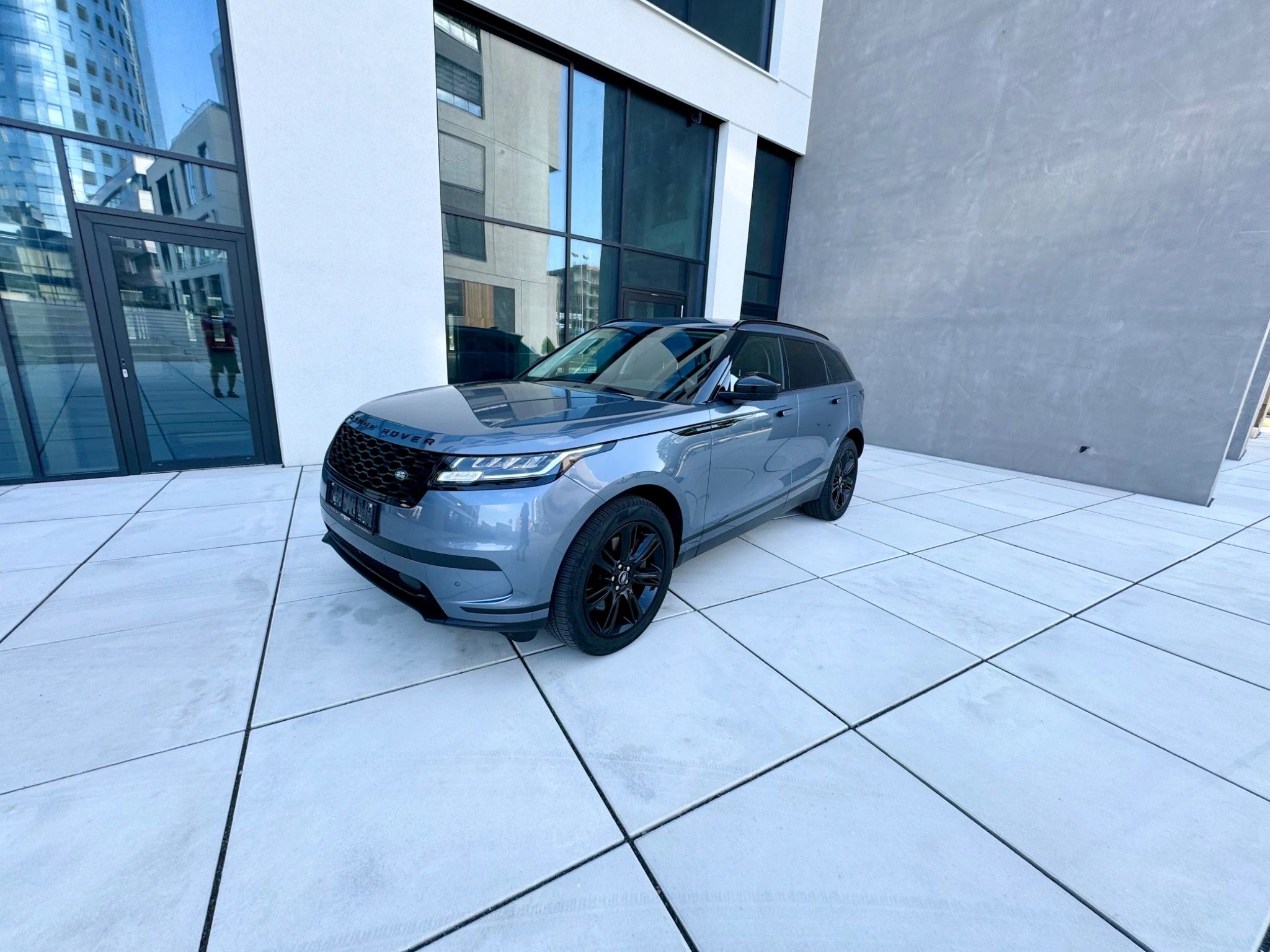 Land Rover Range Rover Velar, P400e Plug in Hybrid 4x4 1 MAJ - fotka 3