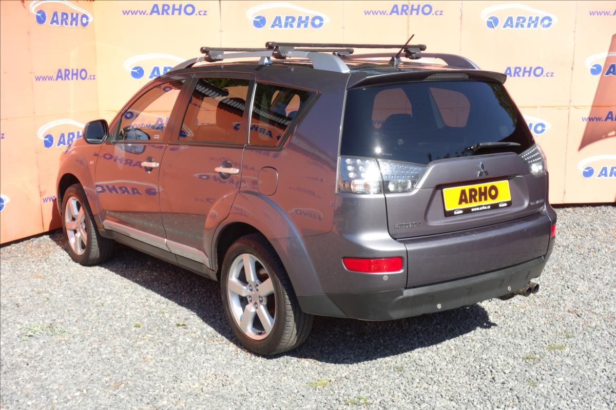 Mitsubishi Outlander, 2,0 DI-D, ČR, 1 MAJ., 7MÍST. - fotka 5