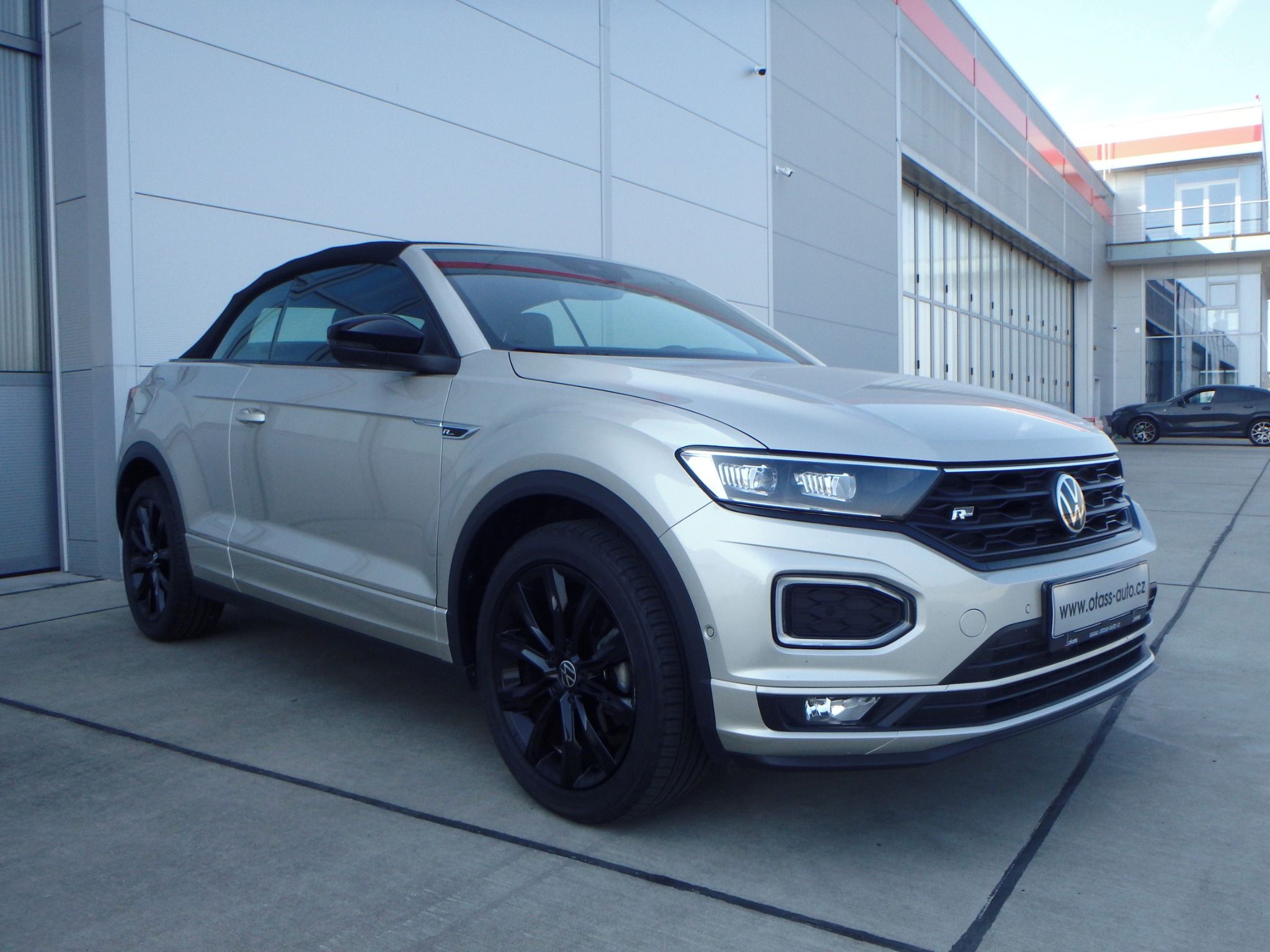 Volkswagen T-Roc, Cabriolet R-Line 1,5 TSI A7 - fotka 3