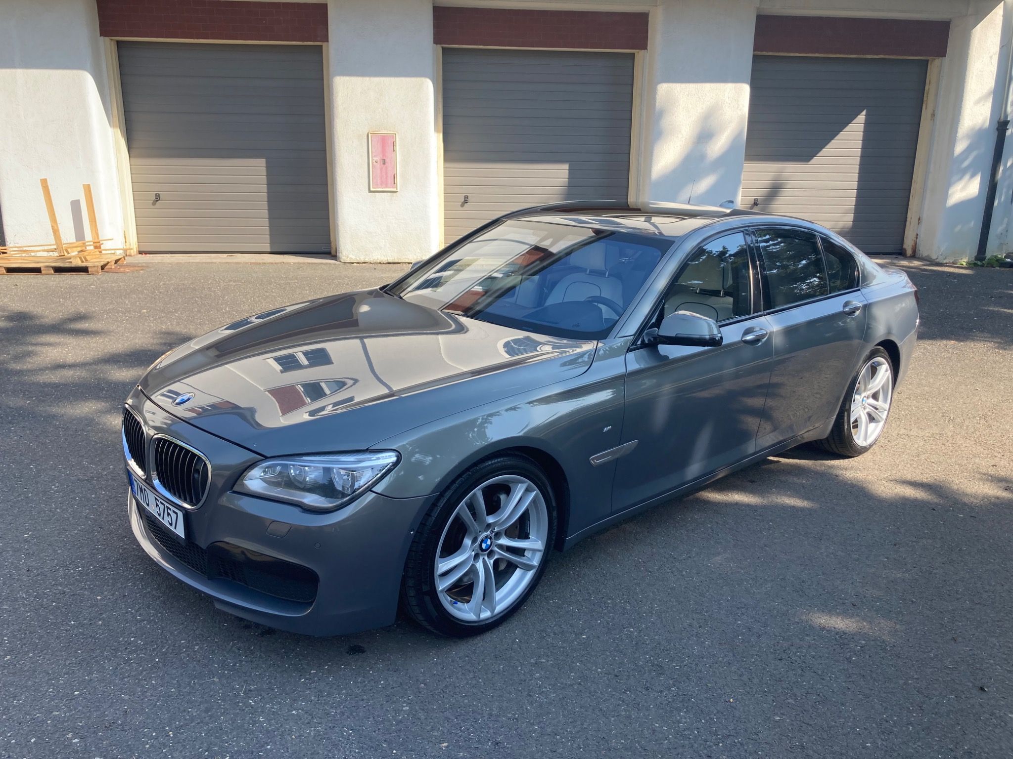 BMW Řada 7, 750i V8 330kW X-Drive M-paket - fotka 6