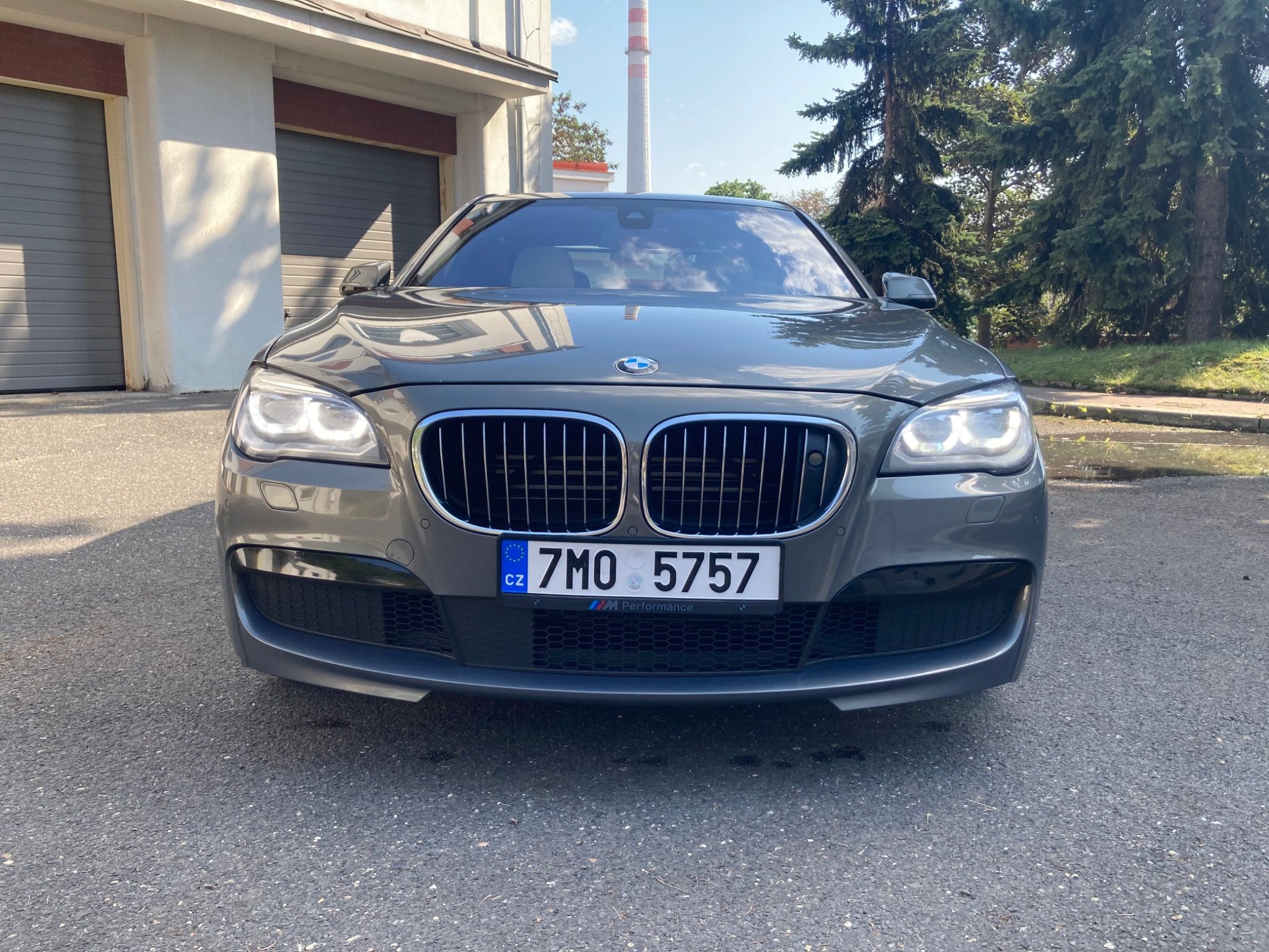 BMW Řada 7, 750i V8 330kW X-Drive M-paket - fotka 4