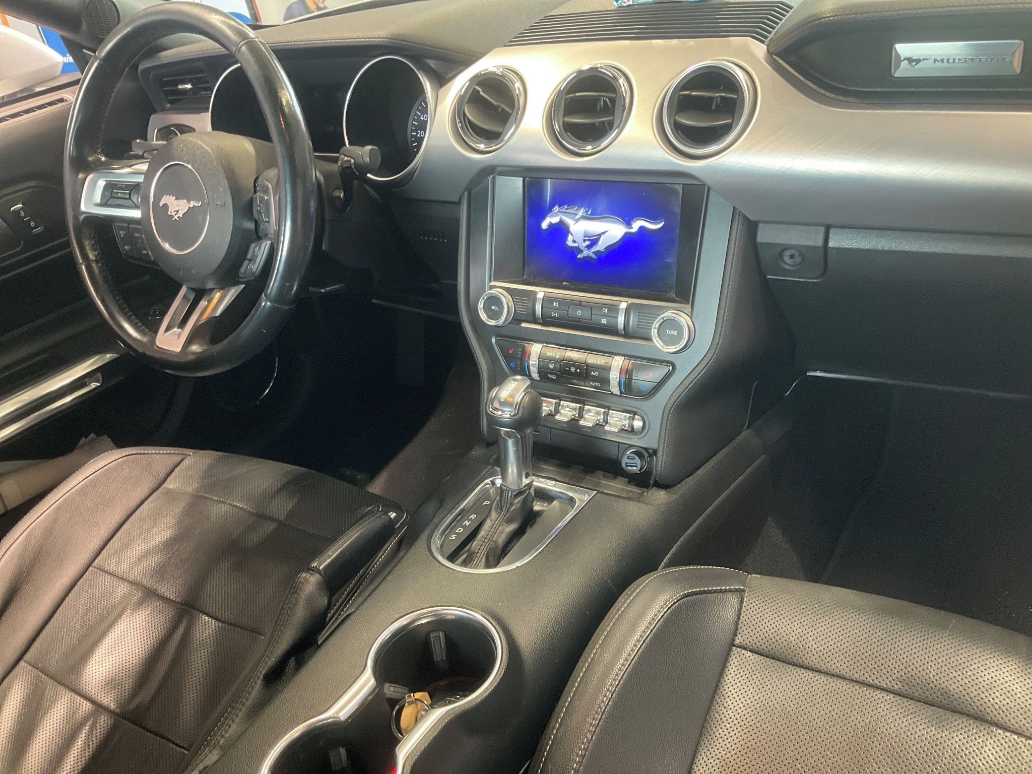 Ford Mustang, Shelby paket 2.3i,  Automat - fotka 6