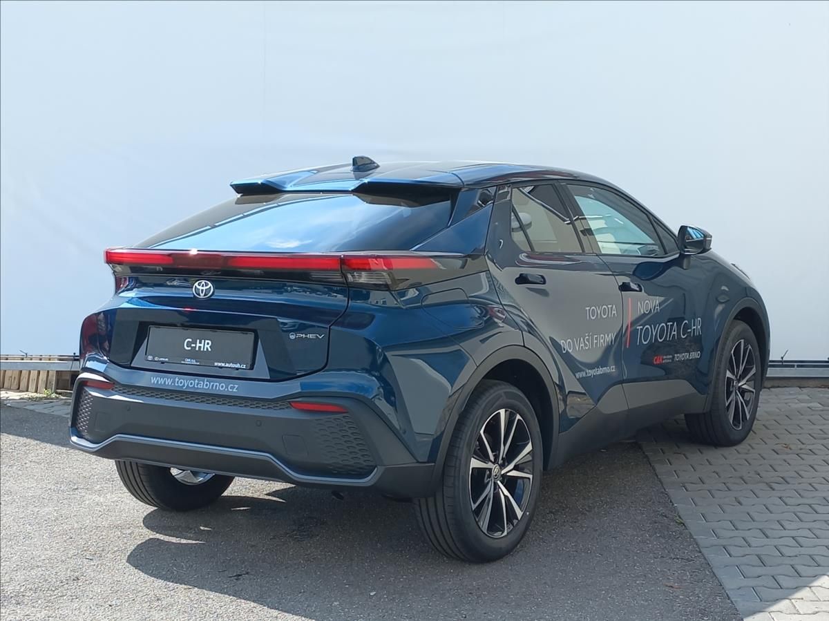 Toyota C-HR, 2,0 Plug - in Hybrid  e-CVT 22 - fotka 3