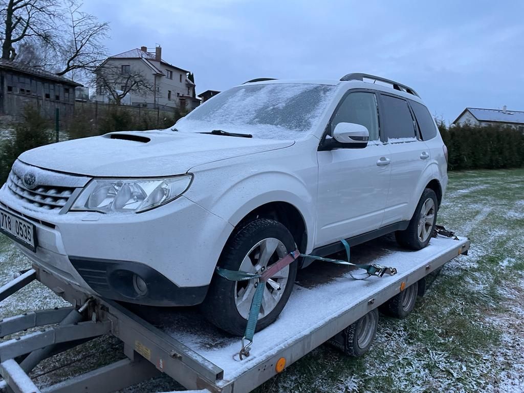 Subaru Forester, Sákne olej z motoru unik - fotka 3
