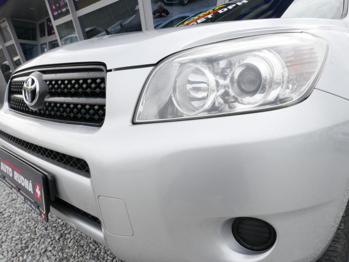 Toyota Rav4, 2,2 D-4D Terra 4x4 - fotka 2