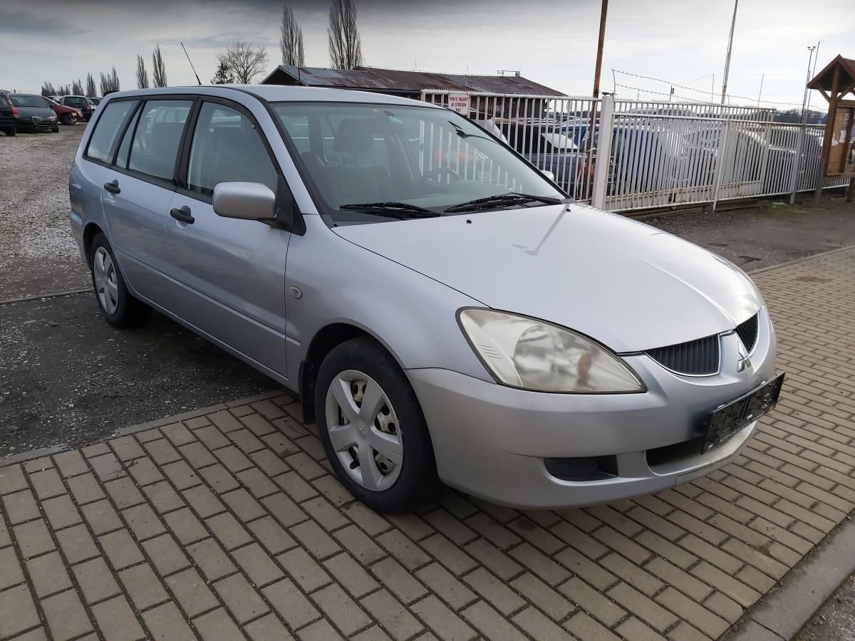 Mitsubishi Lancer, Wagon 1,6 72KW - fotka 6