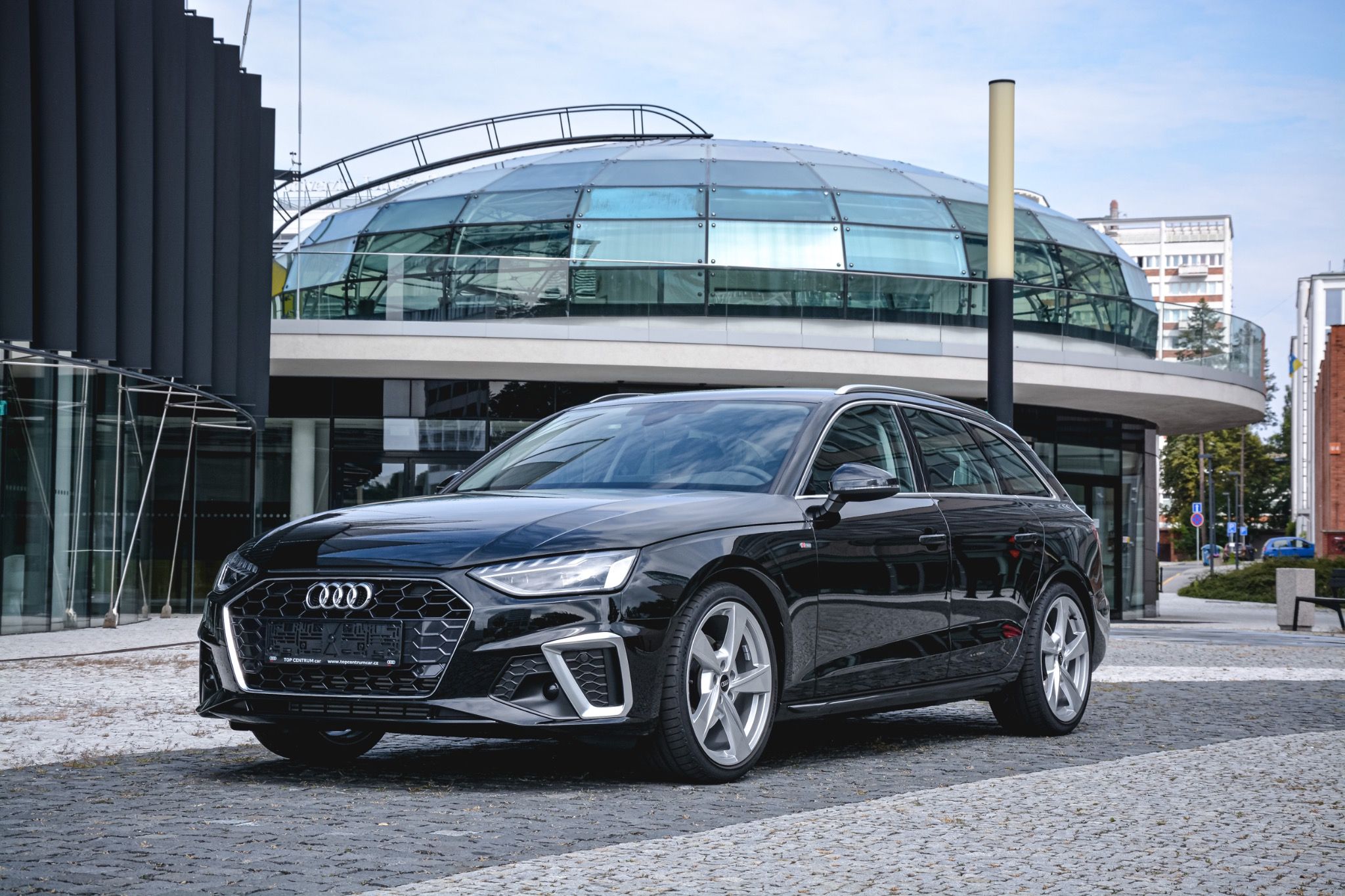 Audi A4 Avant, S line 35 TFSI 110 kW - fotka 4