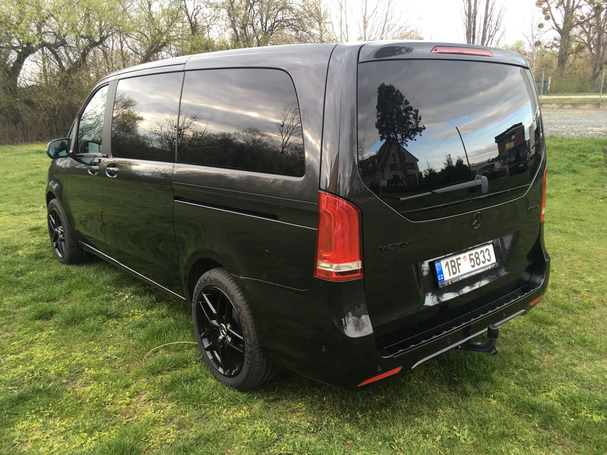 Mercedes-Benz Třídy V, 250d  4MATIC  140kW  7-MÍST - fotka 4