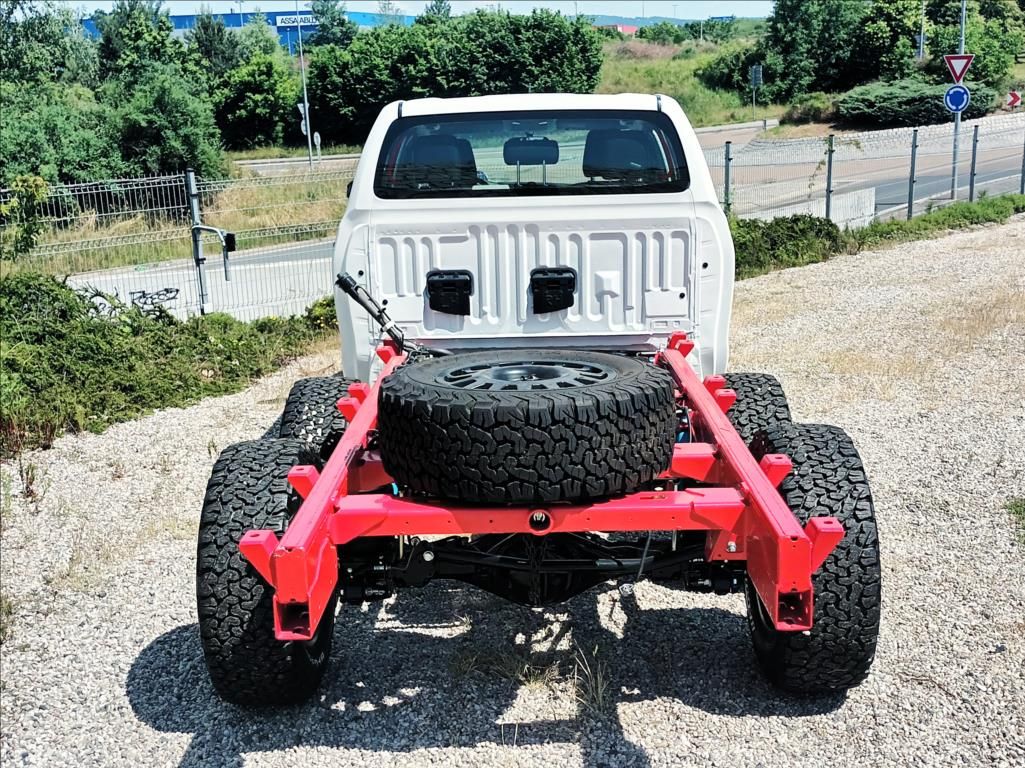 Toyota Hilux, 6x6  2,4D-4D 6MT Live 6x6 - fotka 6