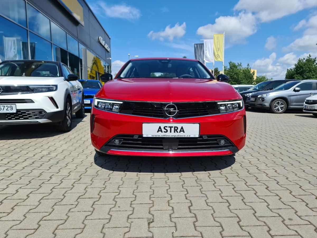 Opel Astra, Edition 1.2 96 kW MT6 - fotka 2