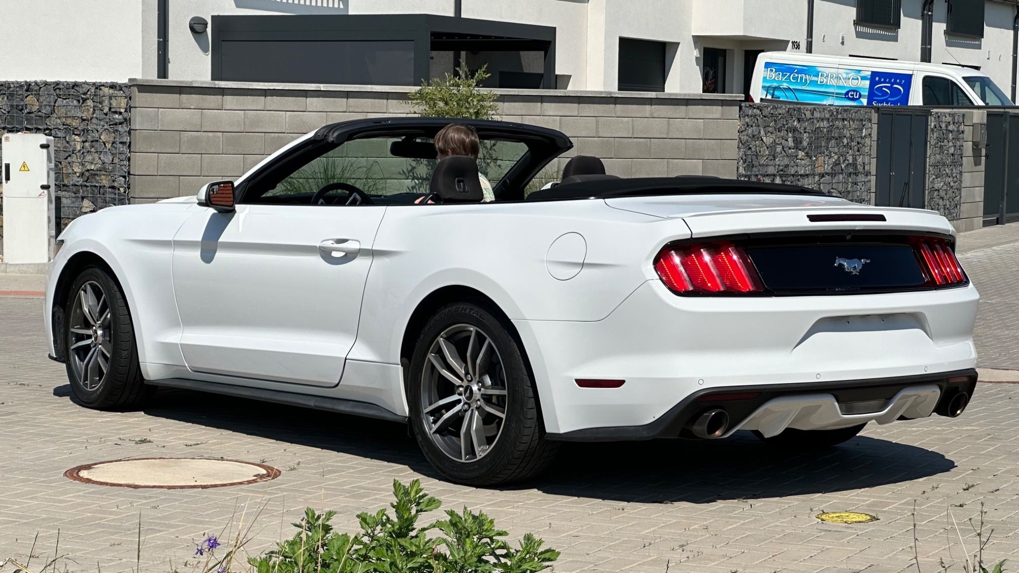 Ford Mustang, 3.7L Convertible - fotka 3