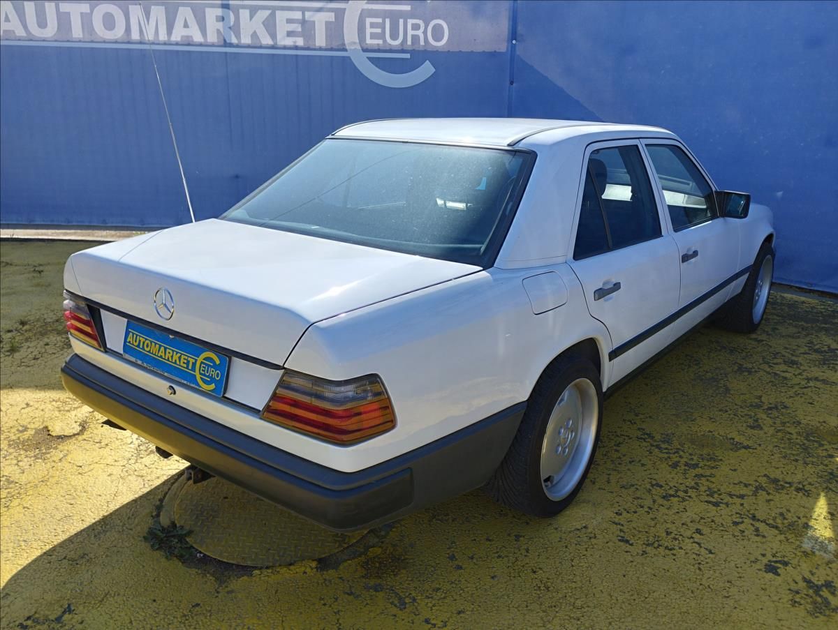 Mercedes-Benz 124, 2,6 i 118 KW - fotka 4