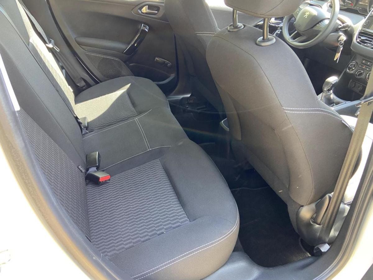 Peugeot 208, 1,2i 60kw - fotka 4