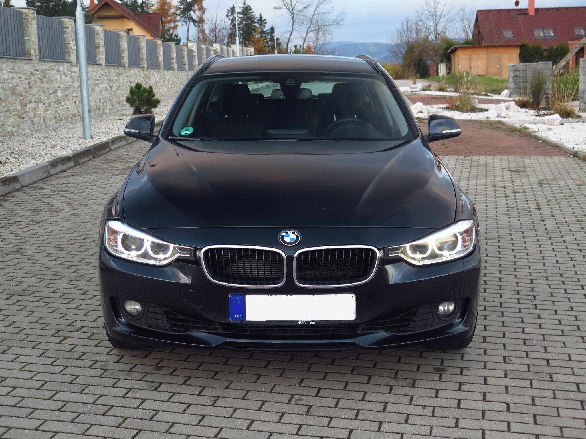 BMW Řada 3, 320i xDrive, Xenon, 4x4 pohon - fotka 3