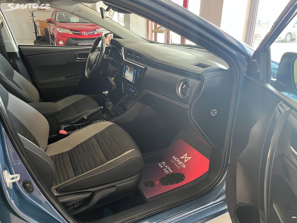 Toyota Auris, fotka 12