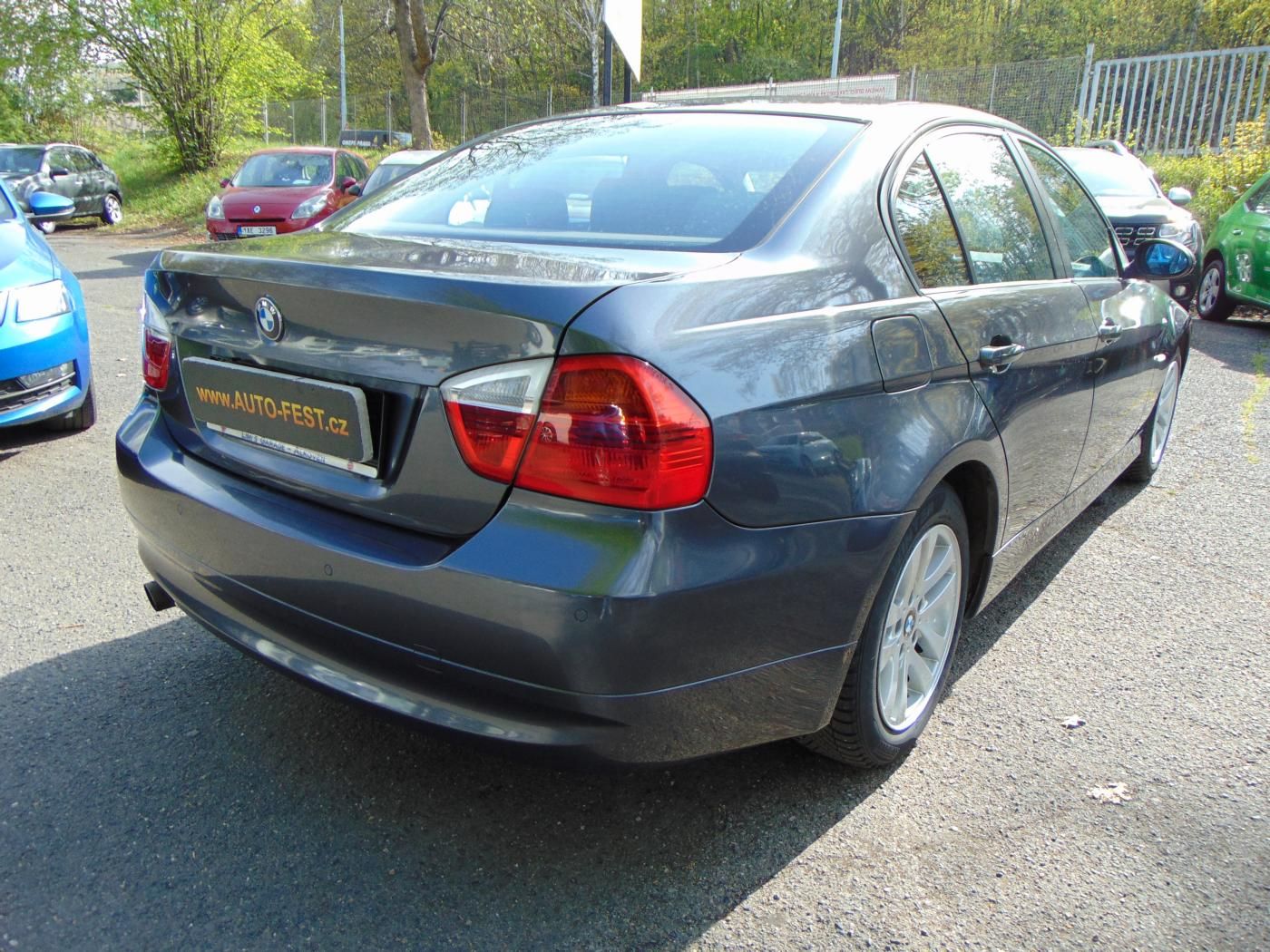 BMW Řada 3, 2,0 2.0i SERVISKA,KLIMA,MANUAL - fotka 5