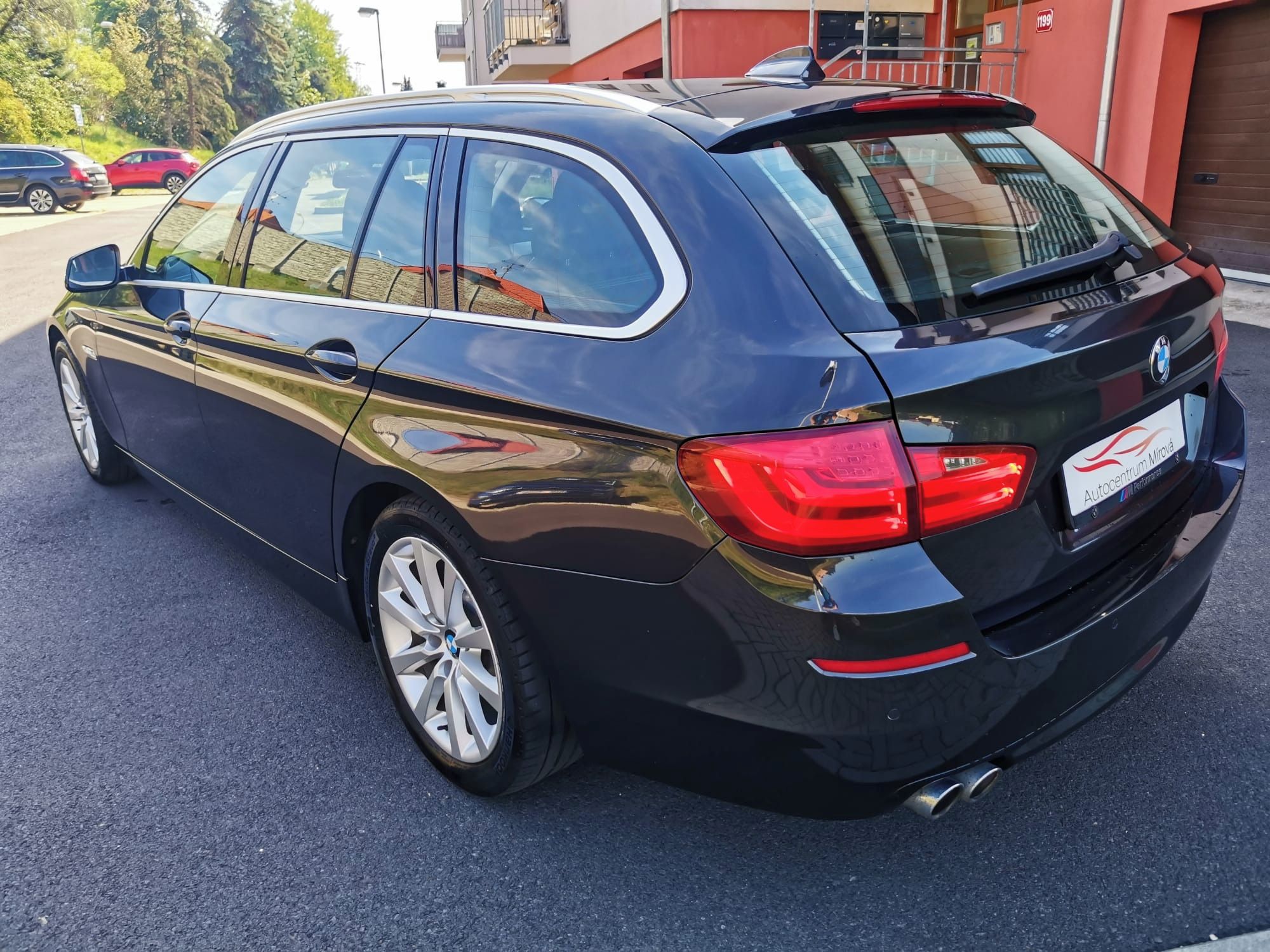 BMW Řada 5, 93 tis km ,plný servis 4x4 - fotka 3