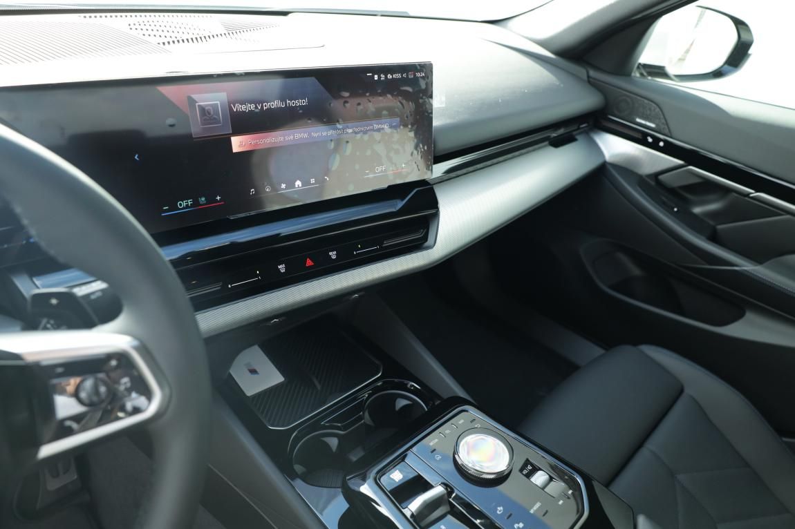 BMW Řada 5, 520d xDrive - fotka 4