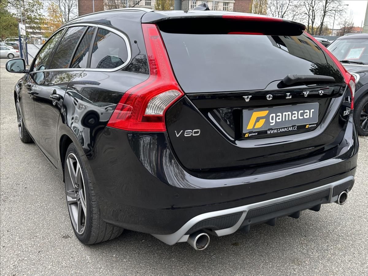 Volvo V60, 2,4 158kw+R.design+manual ! - fotka 6
