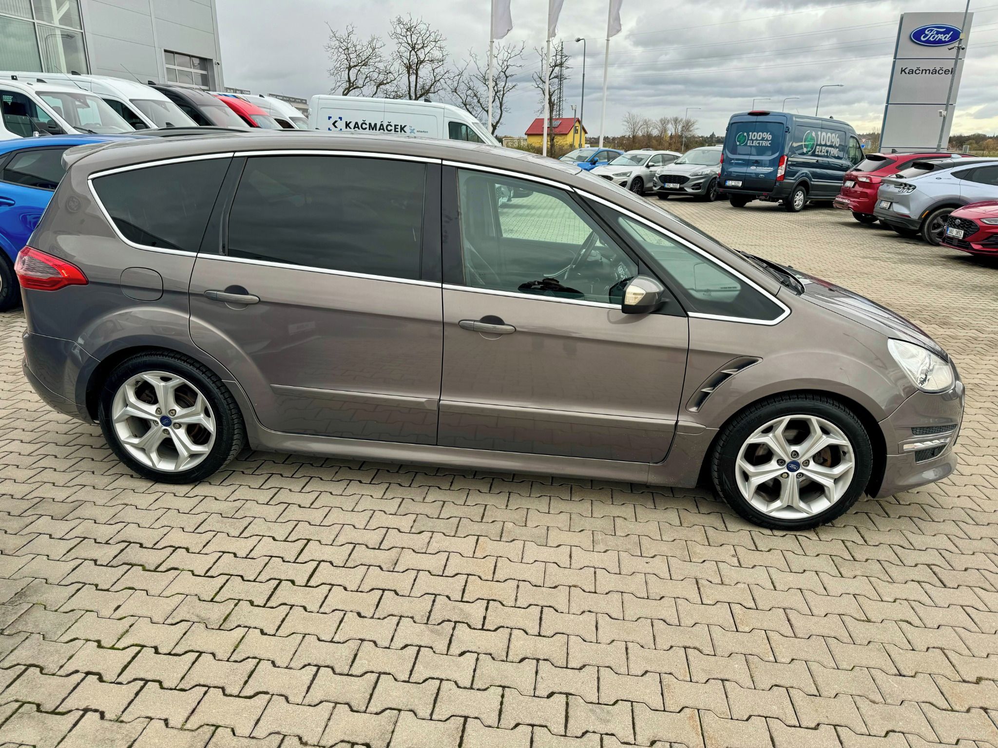 Ford S-MAX, 2.2 TDCi TITANIUM S 7 MÍST - fotka 4